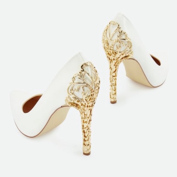 JustFab Shoes - Elegant JUSTFAB White PUMPS Embellished with GOLD on the Heels (Heel is 4 1/2”)
